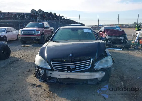 2013 Mercedes-Benz S 550 z USA, uszkodzony, nr VIN WDDNG7DB1DA513575